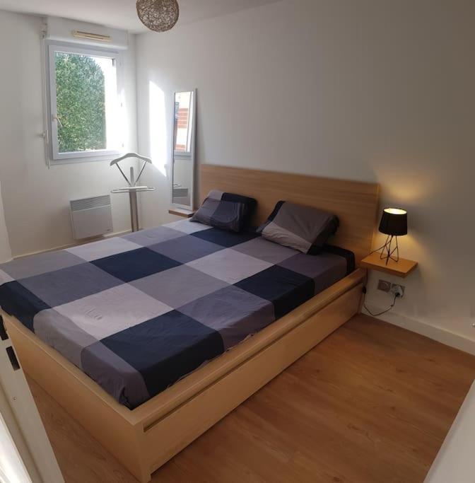 Appartement Avec Parking Et Piscine - Proche Airport *
