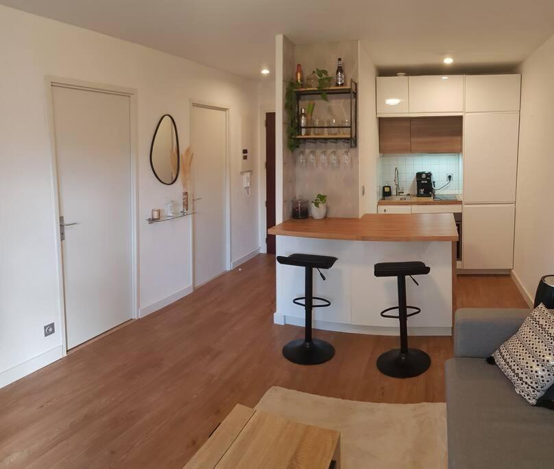 Avec Parking Et Piscine - Proche Airport Appartement *